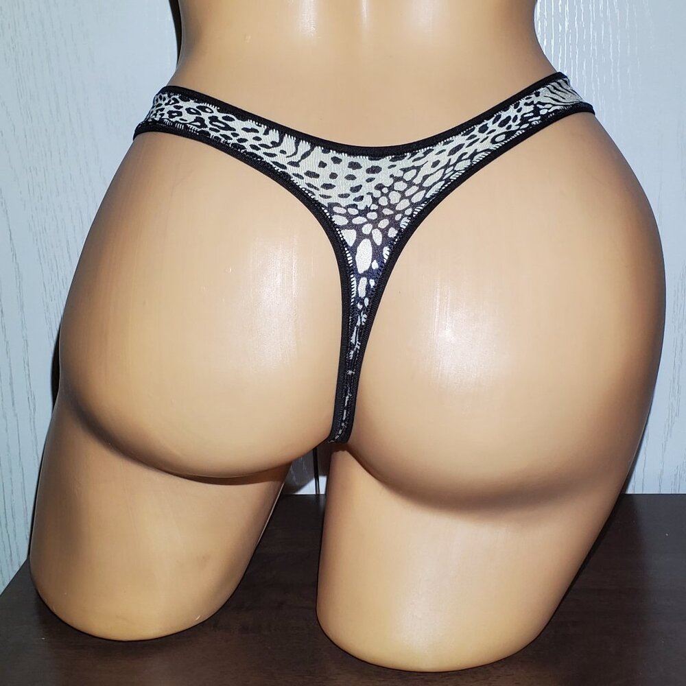 Victoria's Secret Thong Panties. New with Tags Size Small.